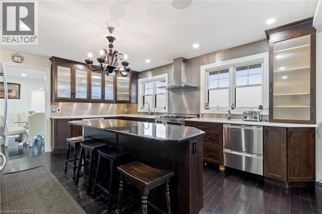 1073 NORTH SERVICE Road - 12