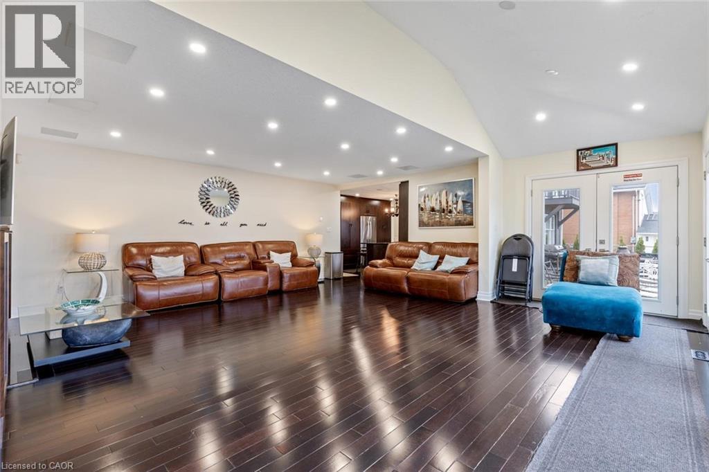 1073 NORTH SERVICE Road - 16