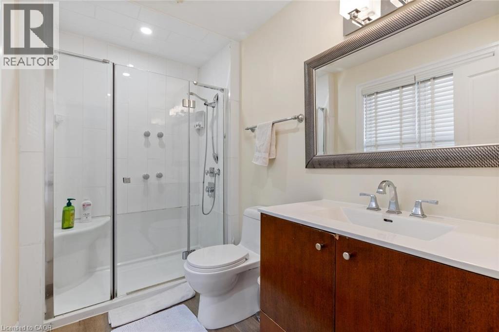 1073 NORTH SERVICE Road - 21