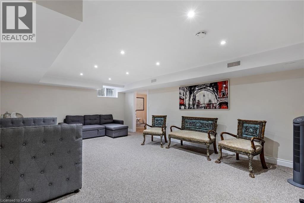 1073 NORTH SERVICE Road - 26