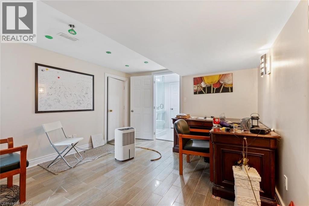 1073 NORTH SERVICE Road - 29