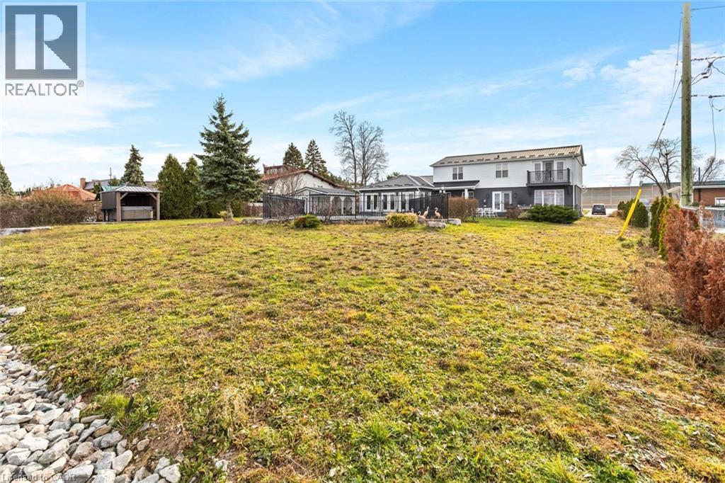 1073 NORTH SERVICE Road - 32