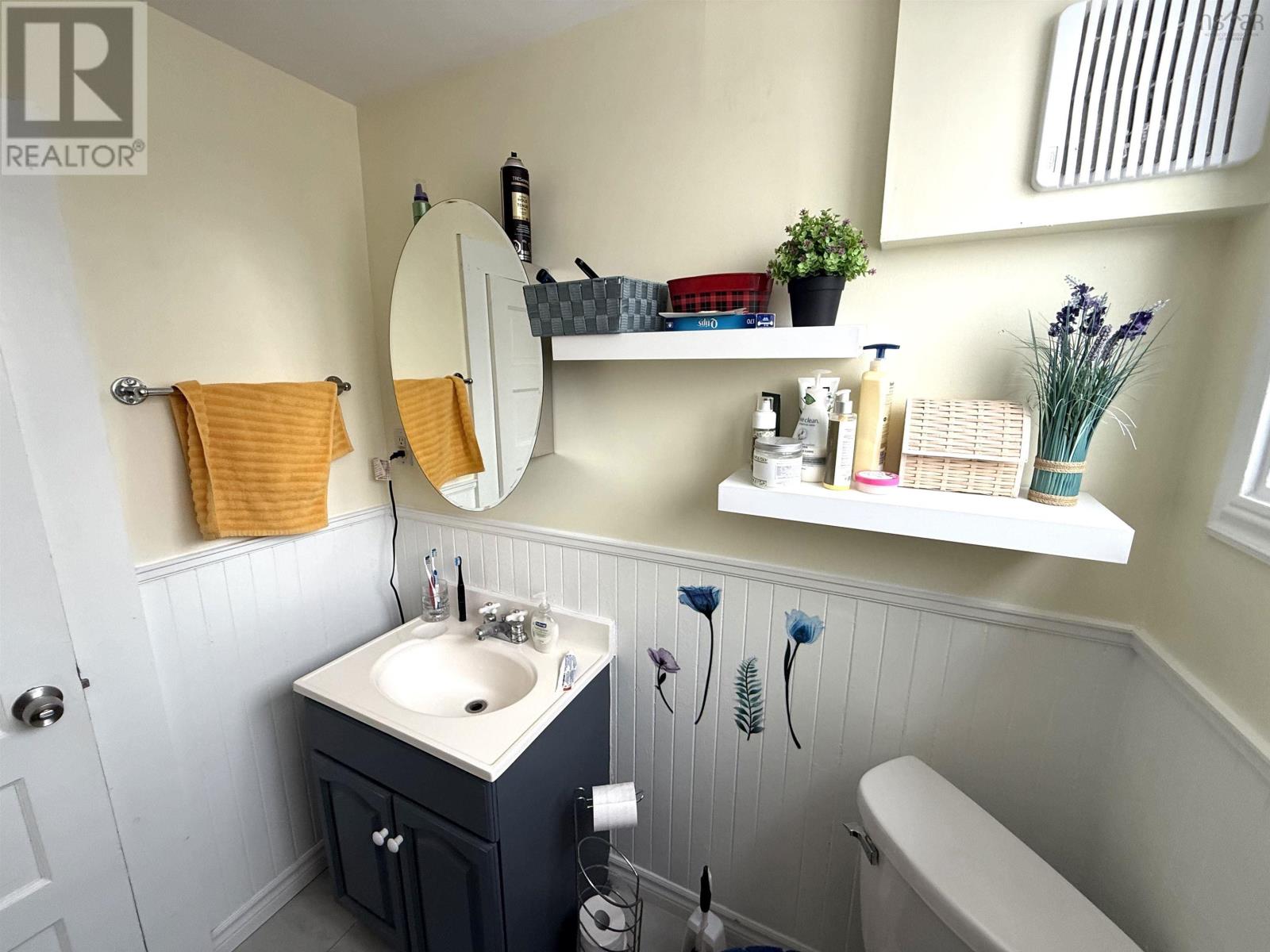 Property 11 of 28 of 18 Oak Street