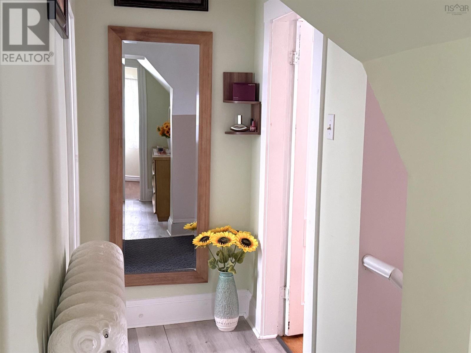 Property 17 of 28 of 18 Oak Street