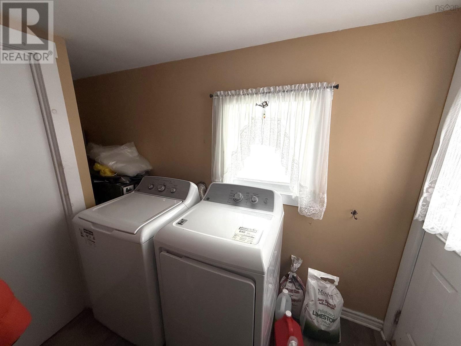 Property 18 of 28 of 18 Oak Street