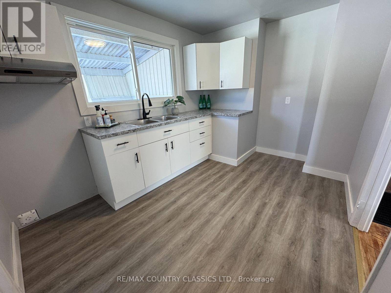 29 HEMLOCK STREET - 9