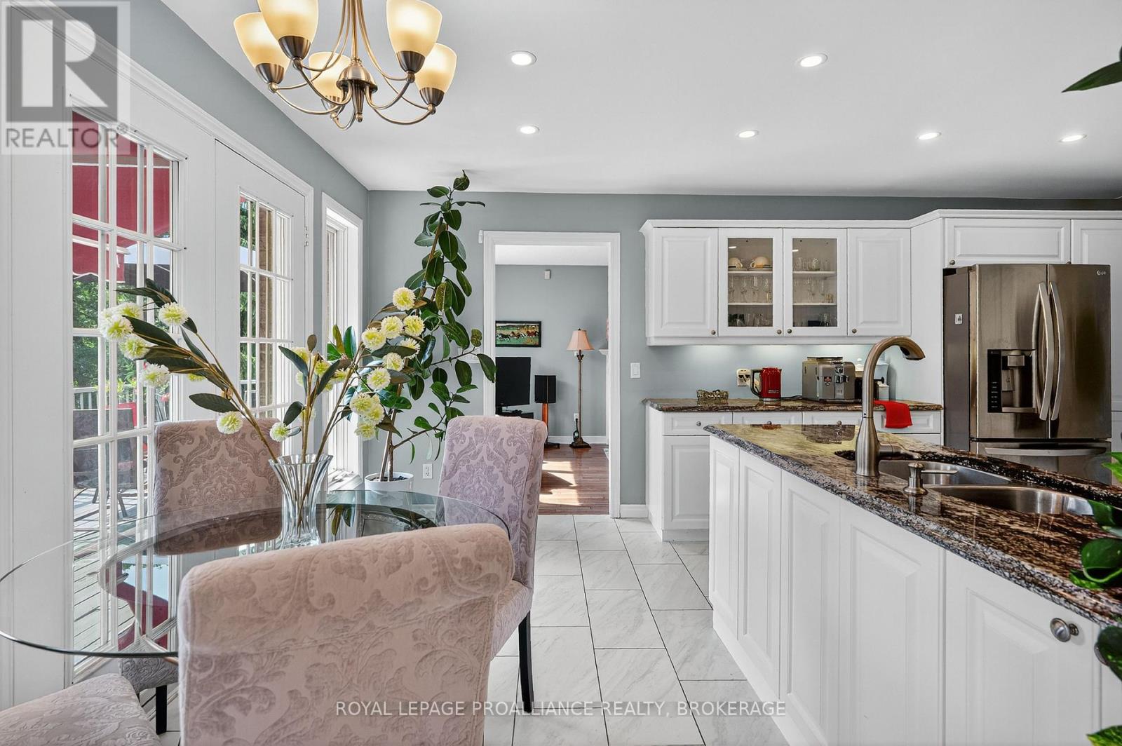 1098 CAITLIN CRESCENT - 11