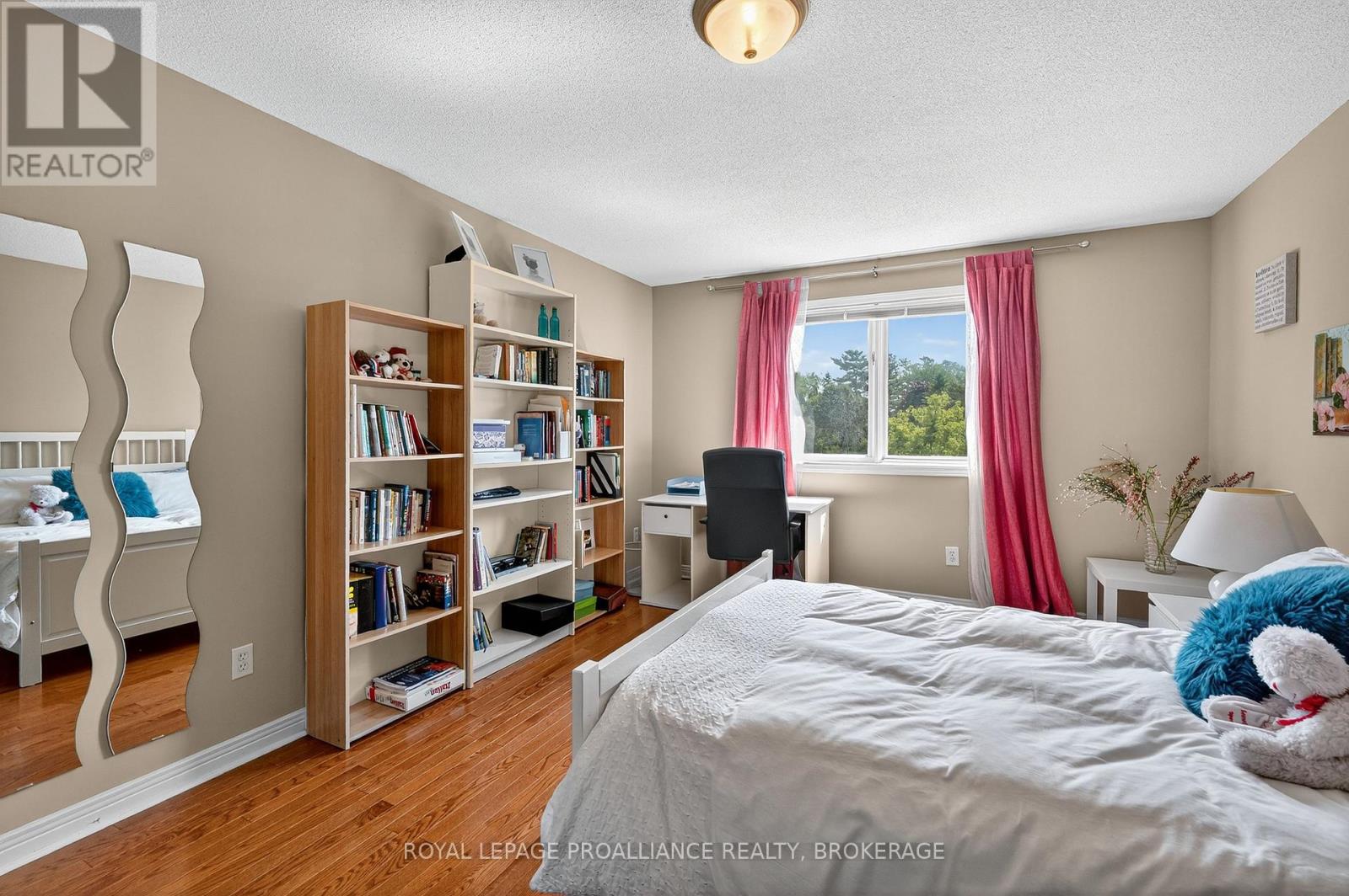 1098 CAITLIN CRESCENT - 23