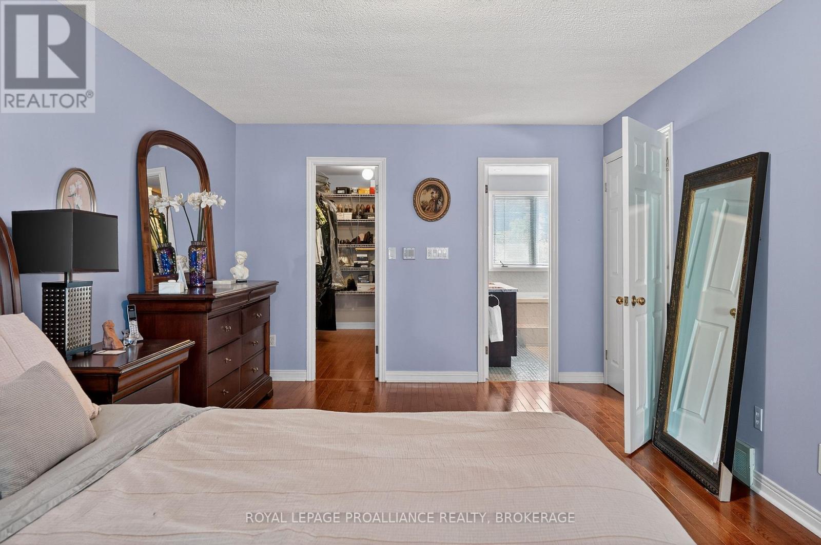 1098 CAITLIN CRESCENT - 32