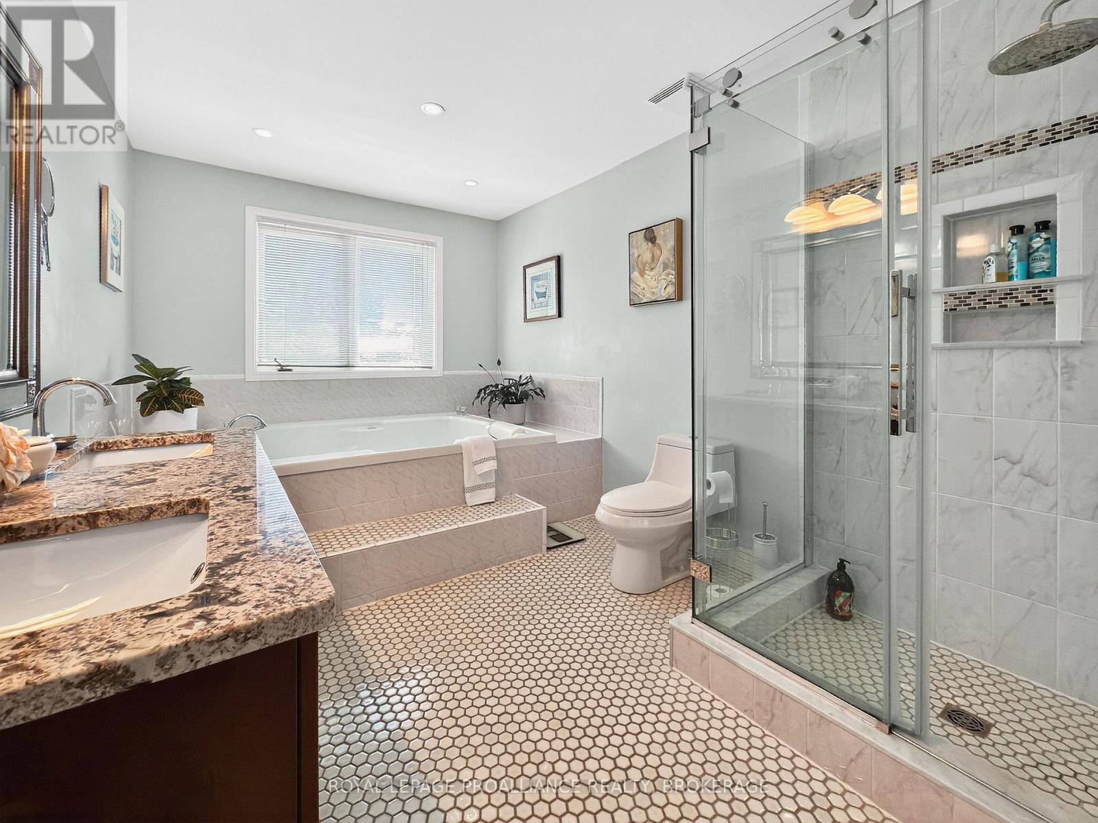 1098 CAITLIN CRESCENT - 33