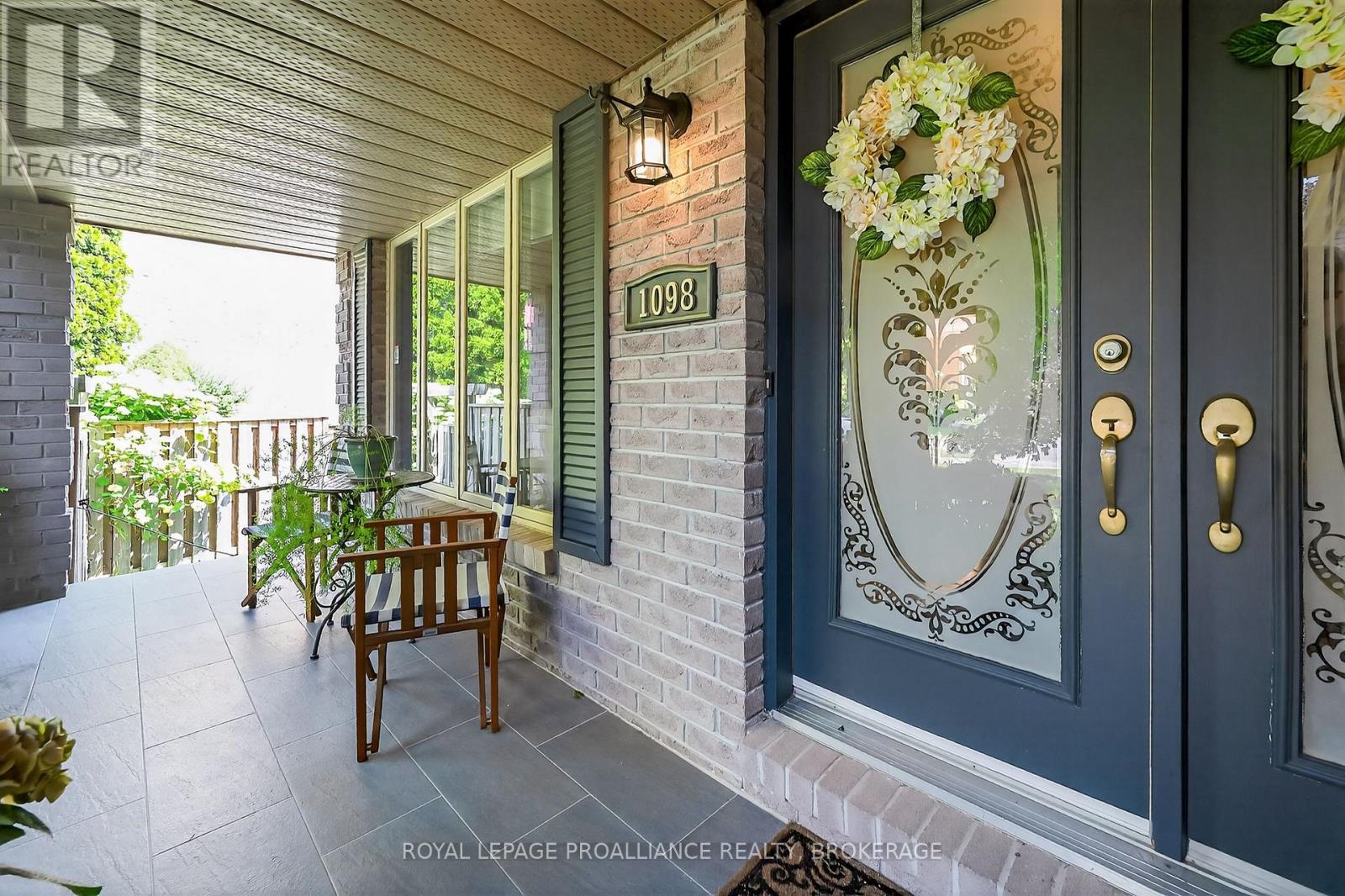 1098 CAITLIN CRESCENT - 4