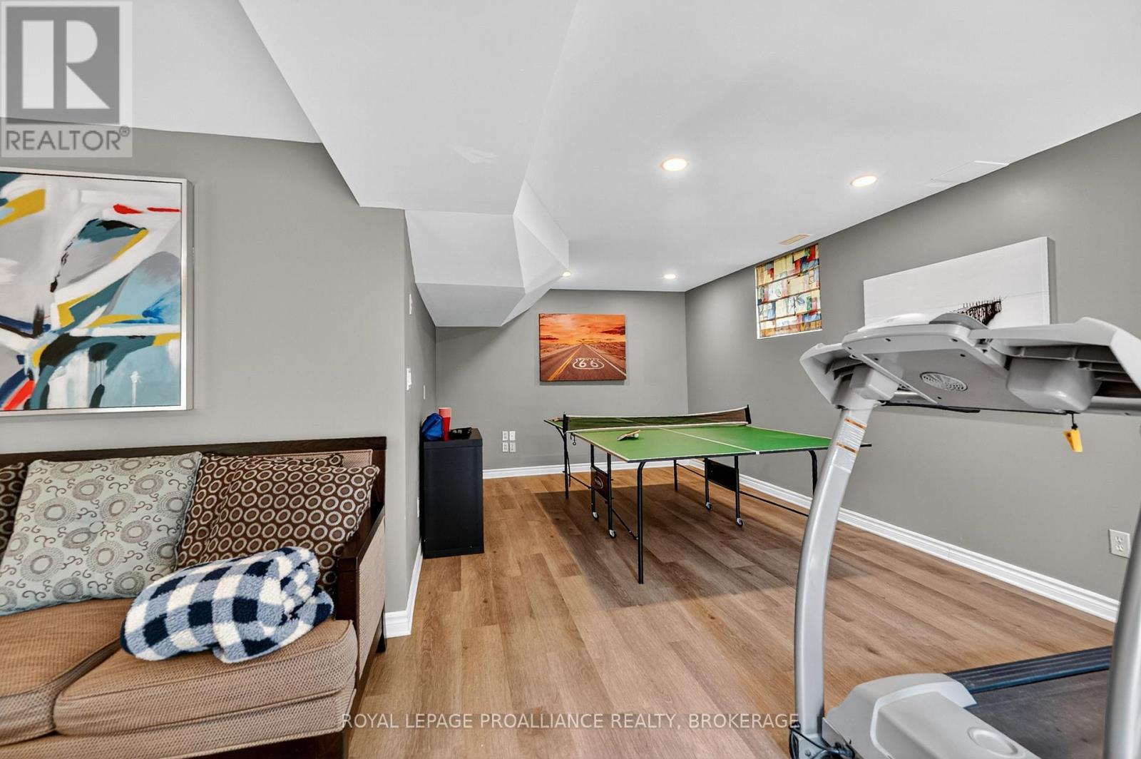 1098 CAITLIN CRESCENT - 41