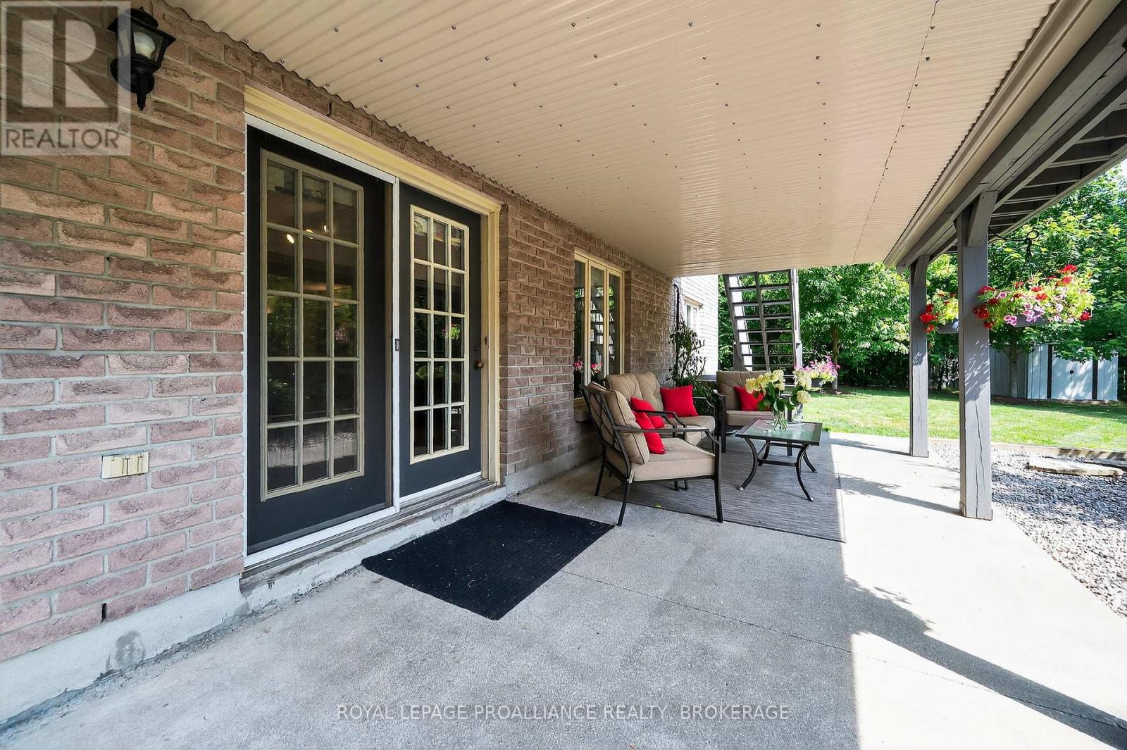 1098 CAITLIN CRESCENT - 43
