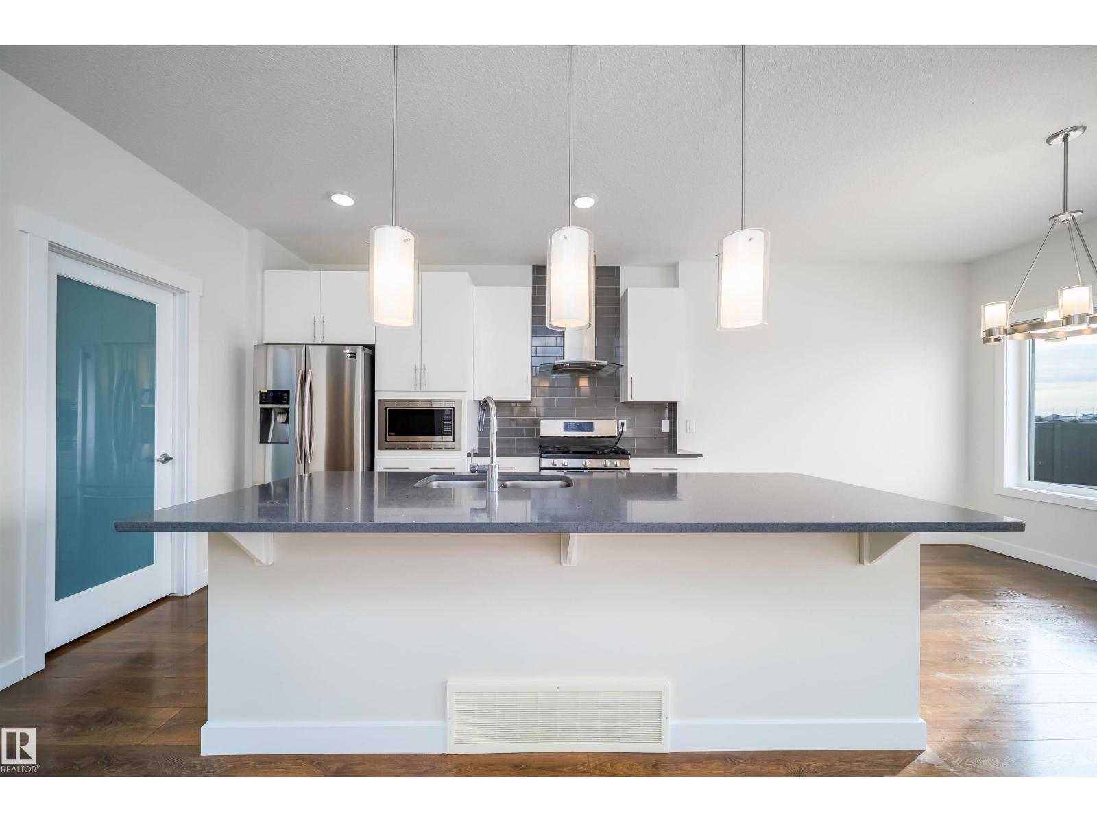 19743 26 AV NW - Photo 4 of 58, Edmonton, Alberta