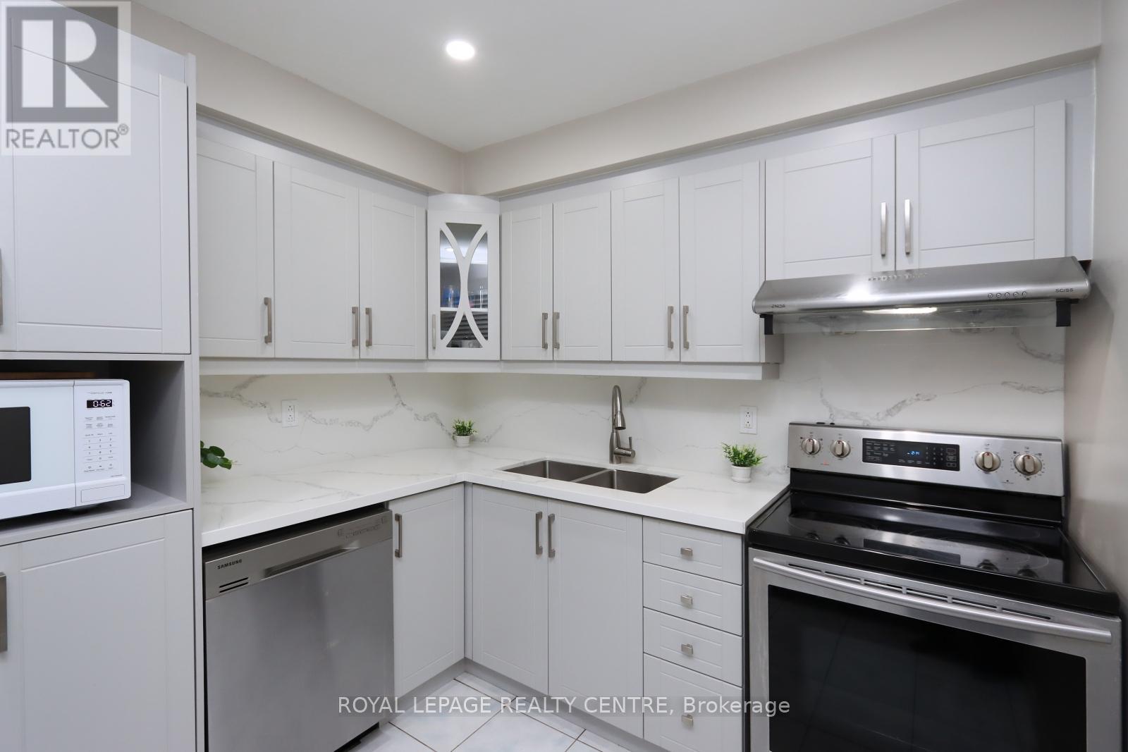 11 - 444 SILVERSTONE DRIVE - Photo 4 of 25, Toronto (West Humber-Clairville), Ontario