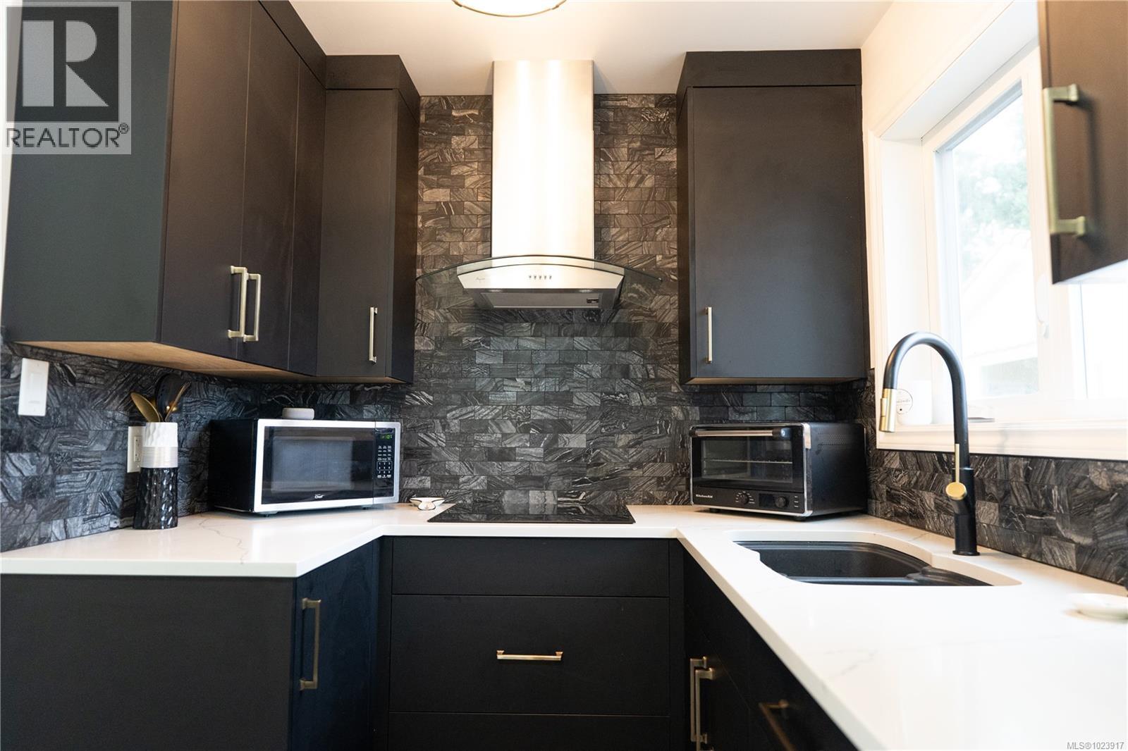 511 Panorama Pl, Parksville