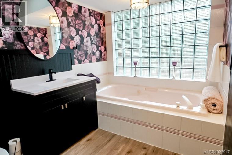 511 Panorama Pl, Parksville