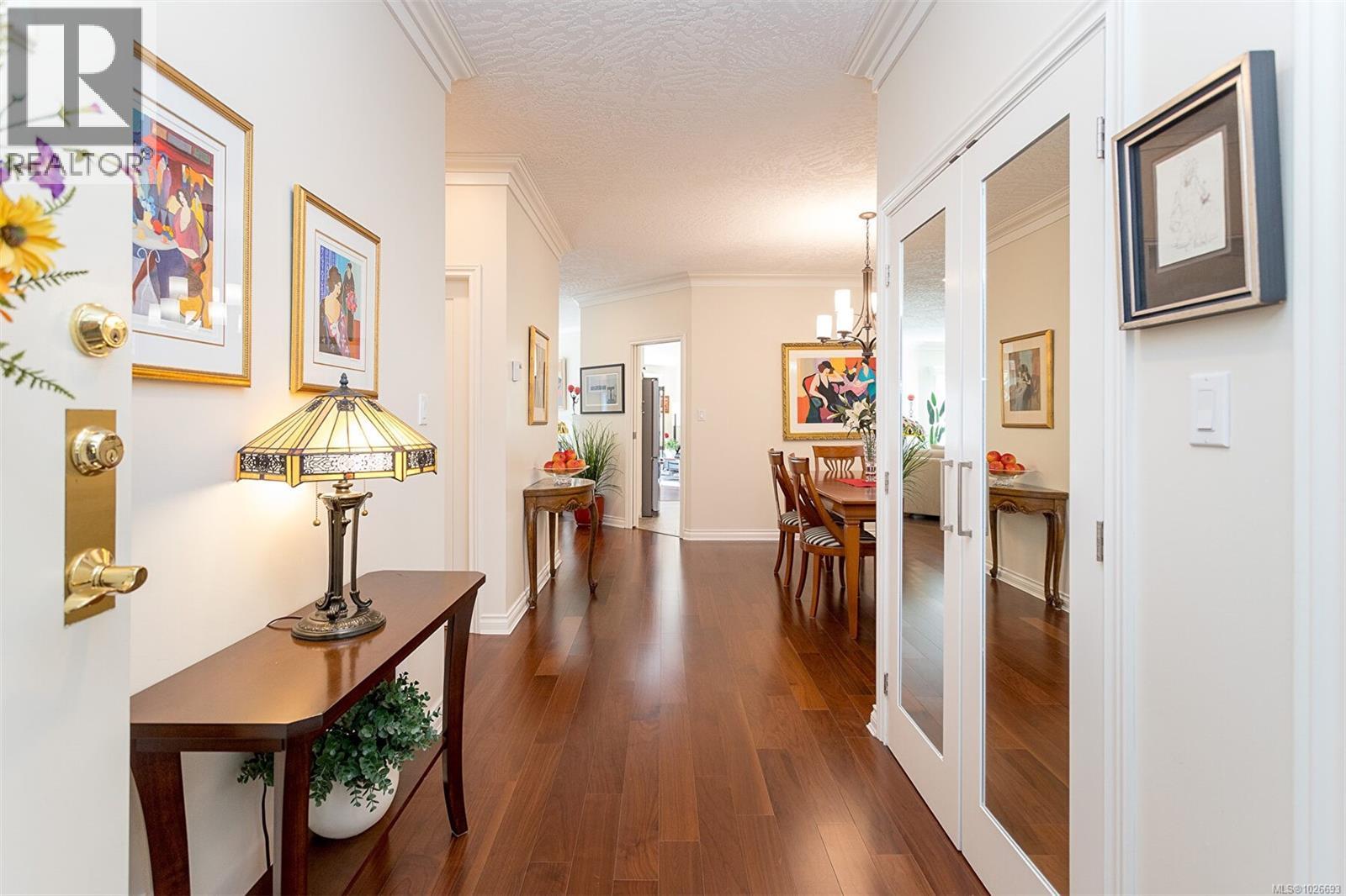 4 910 Maltwood Terrace, Saanich