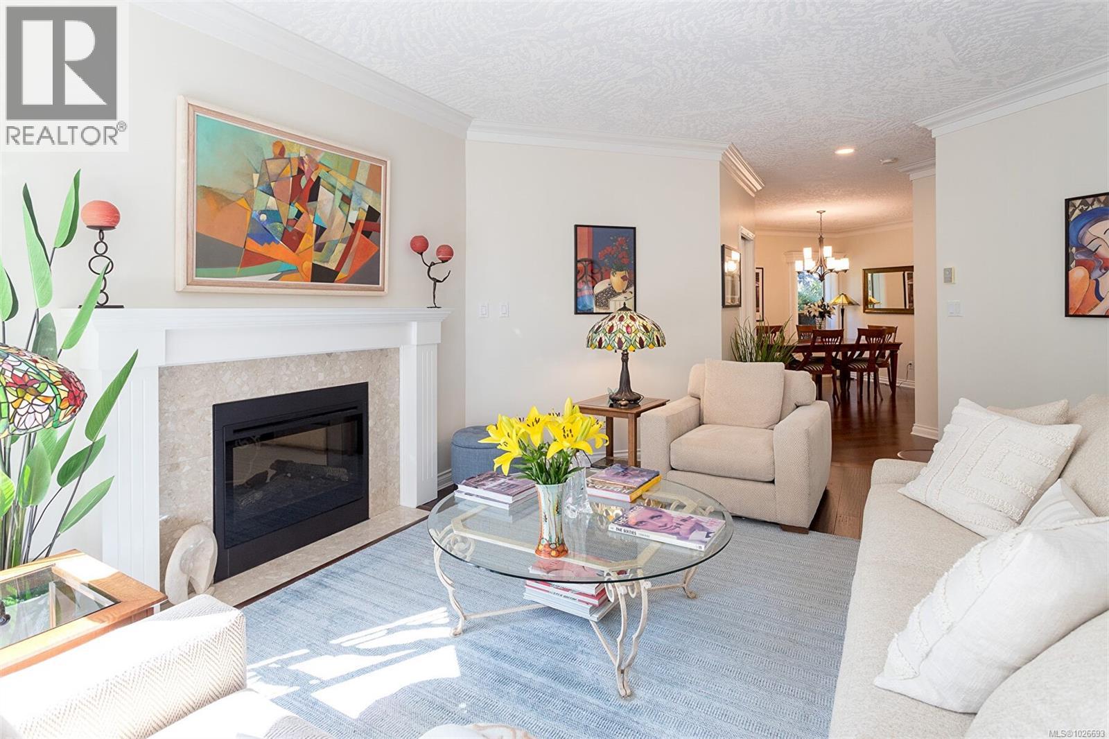 4 910 Maltwood Terrace, Saanich