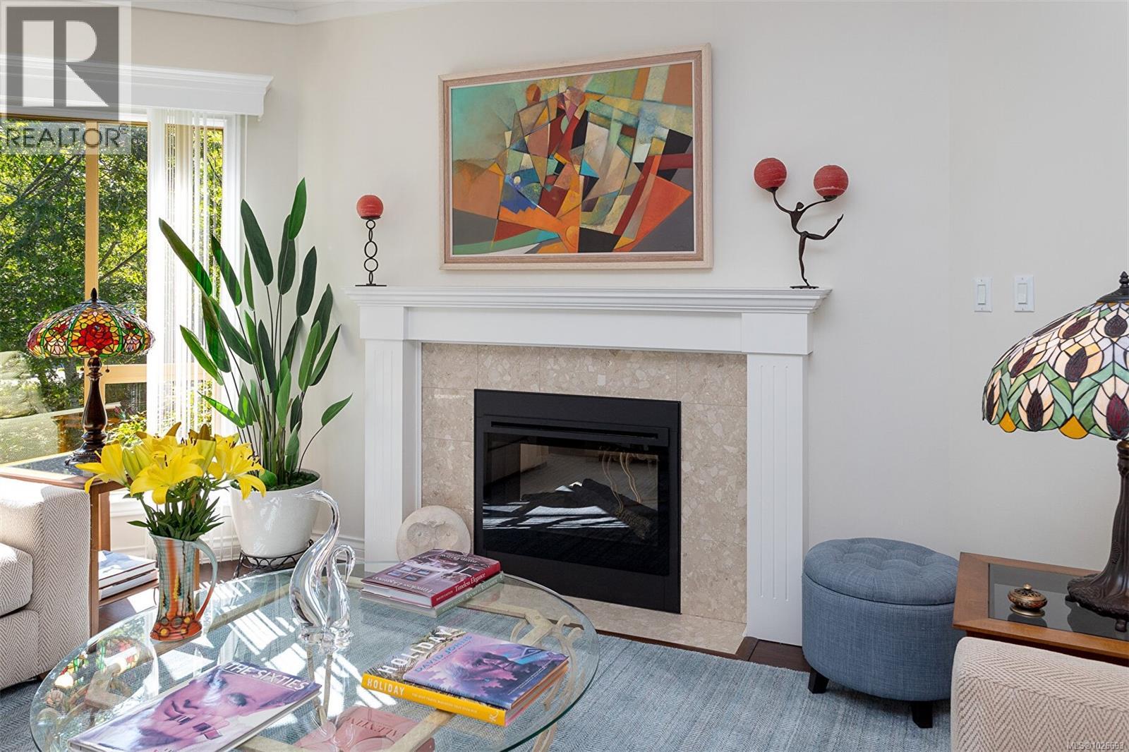 4 910 Maltwood Terrace, Saanich