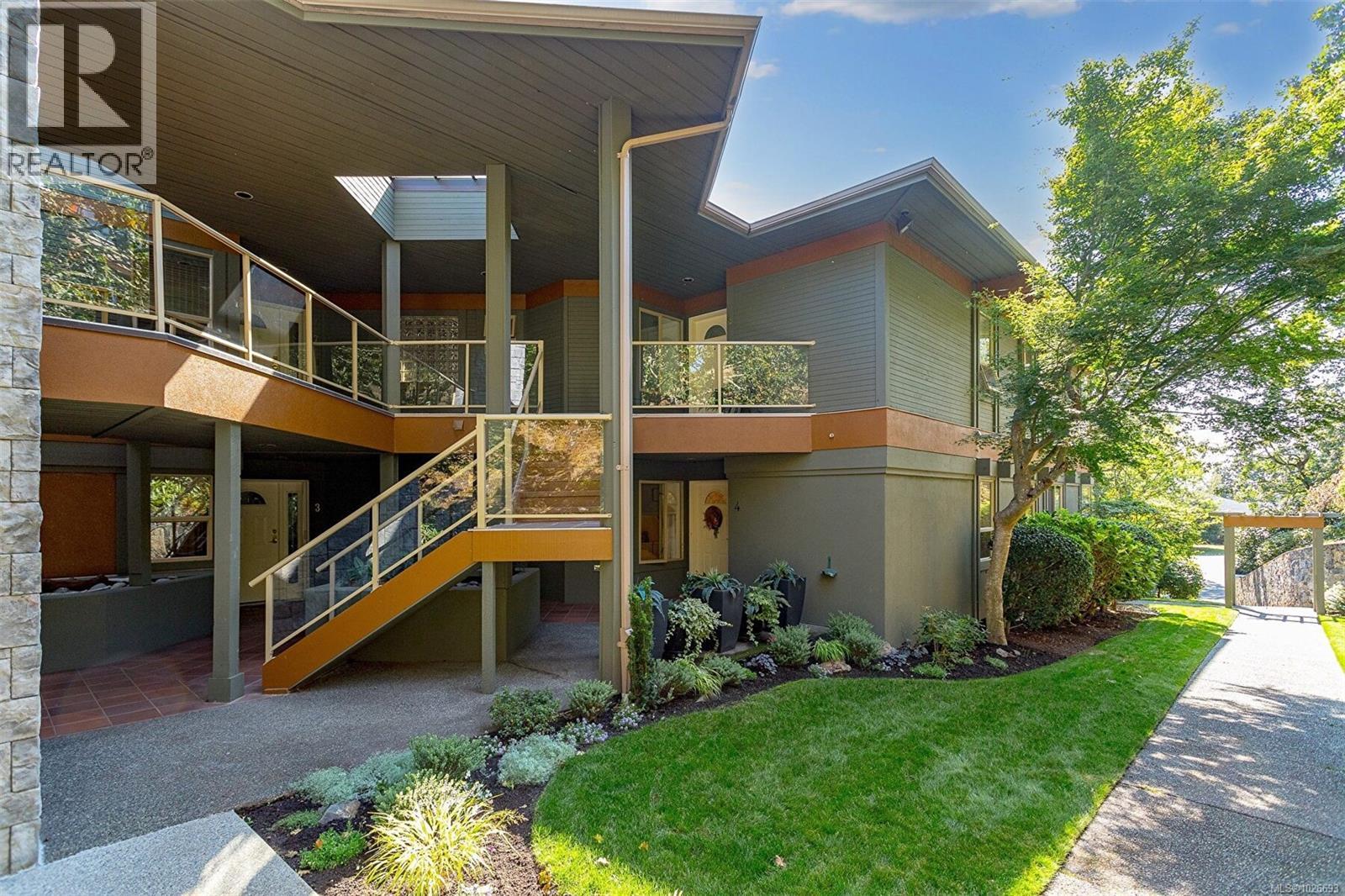 4 910 Maltwood Terrace, Saanich