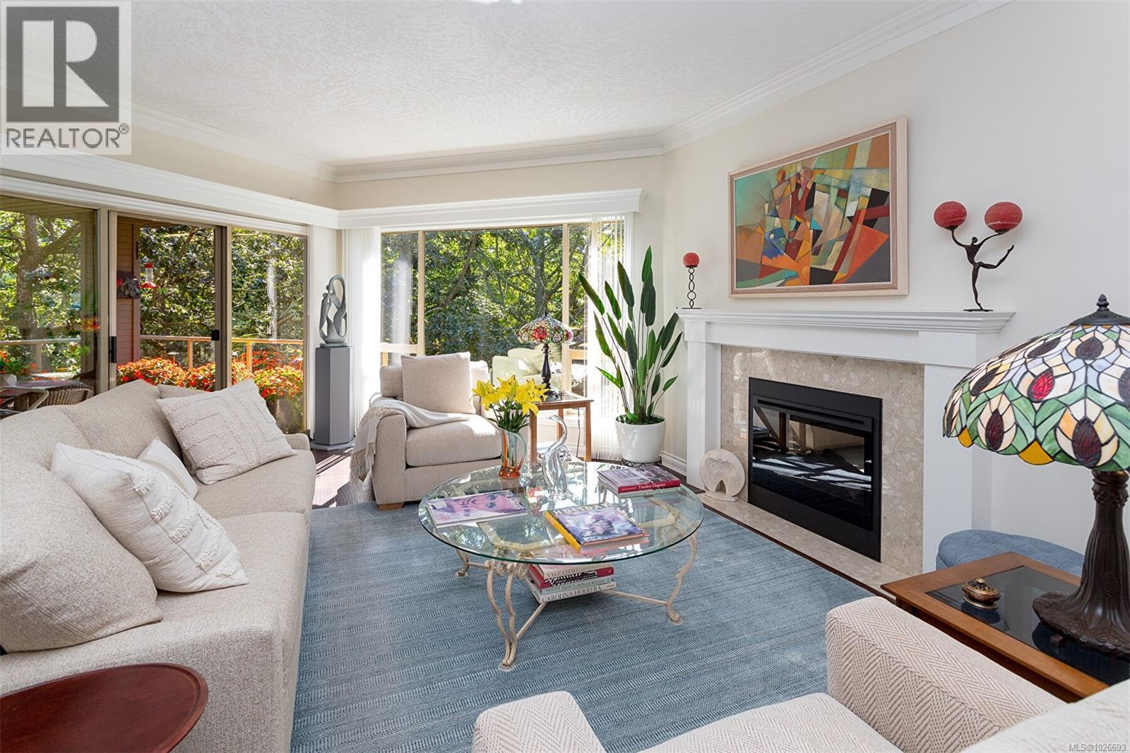 4 910 Maltwood Terrace, Saanich