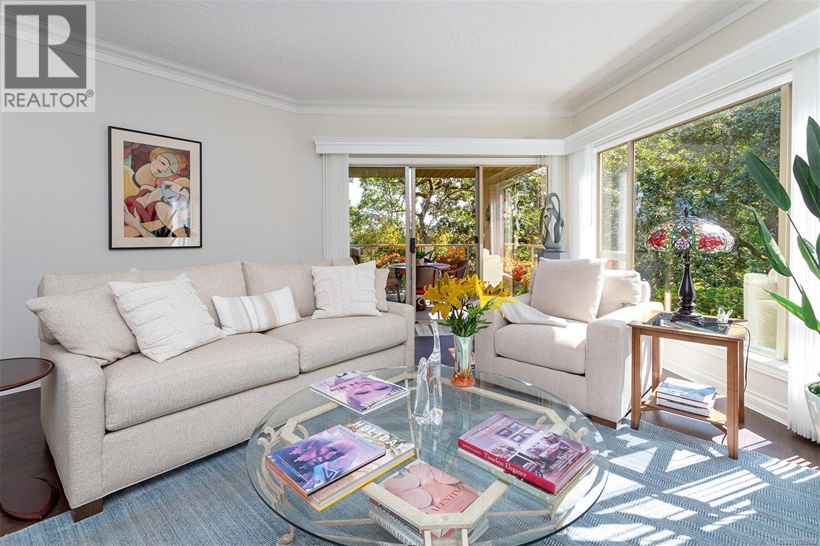 4 910 Maltwood Terrace, Saanich