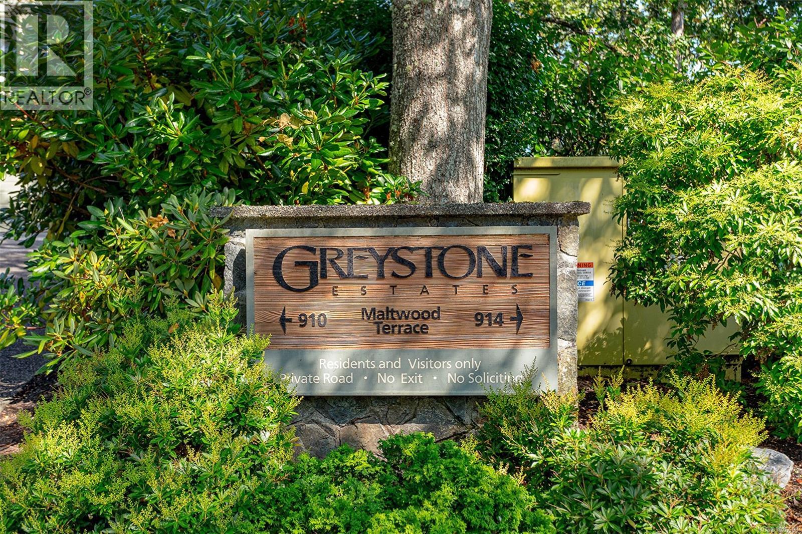 4 910 Maltwood Terrace, Saanich