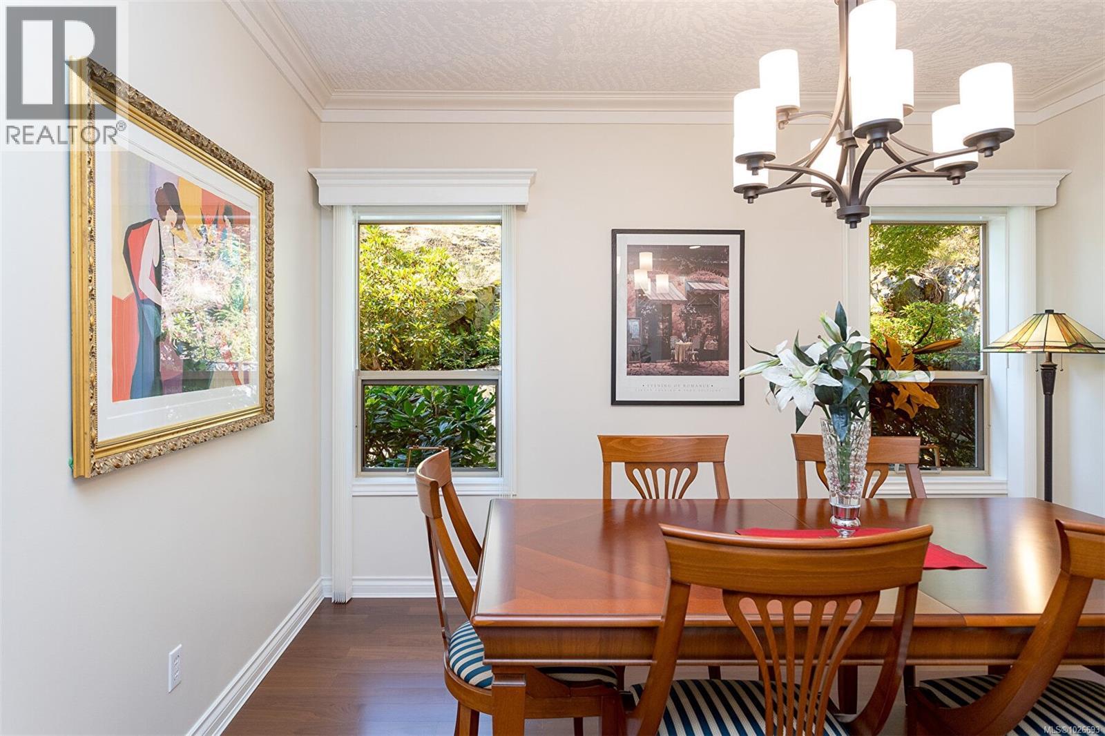 4 910 Maltwood Terrace, Saanich