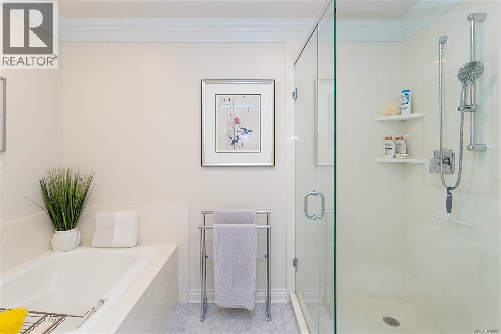 4 910 Maltwood Terrace, Saanich