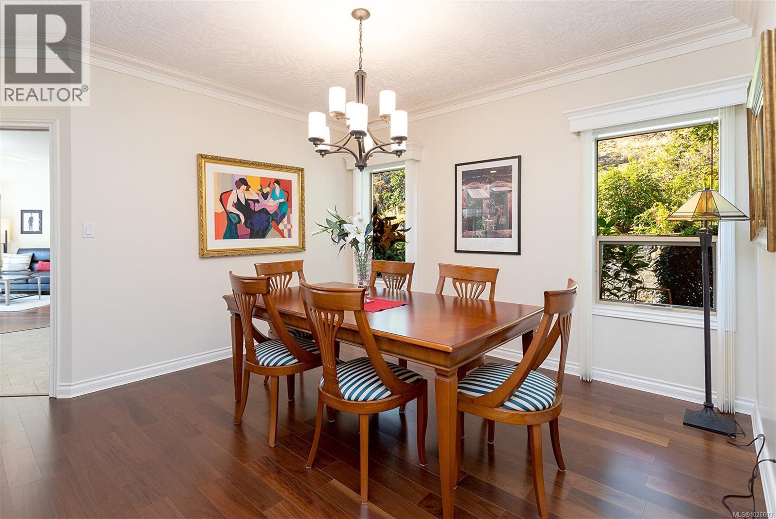 4 910 Maltwood Terrace, Saanich