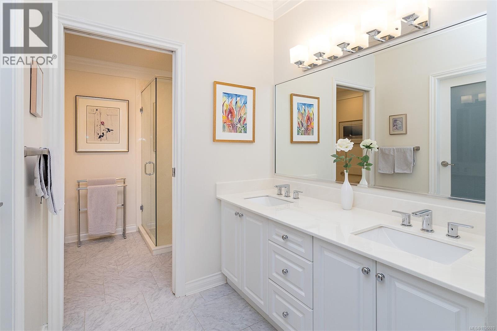 4 910 Maltwood Terrace, Saanich