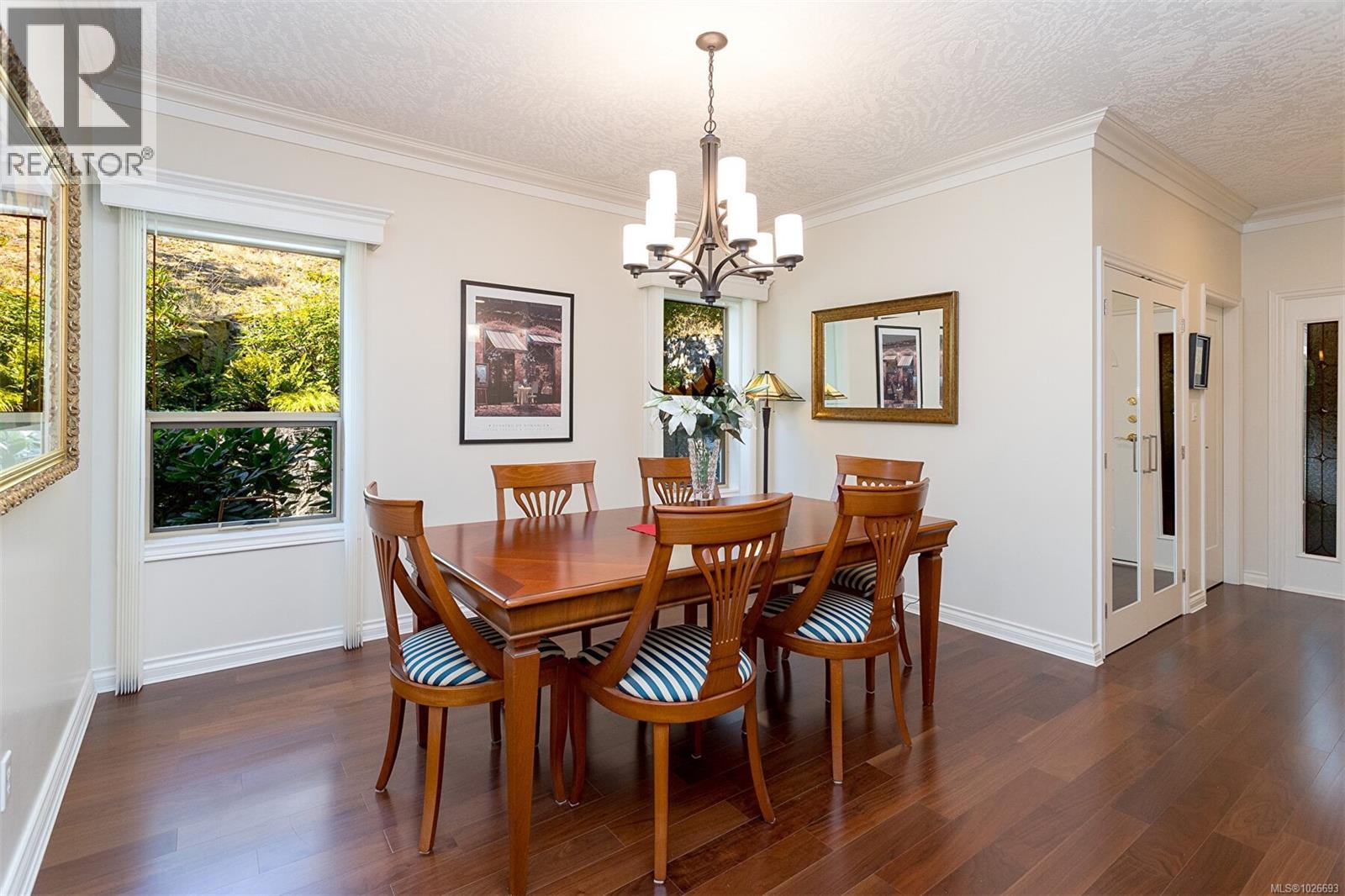 4 910 Maltwood Terrace, Saanich
