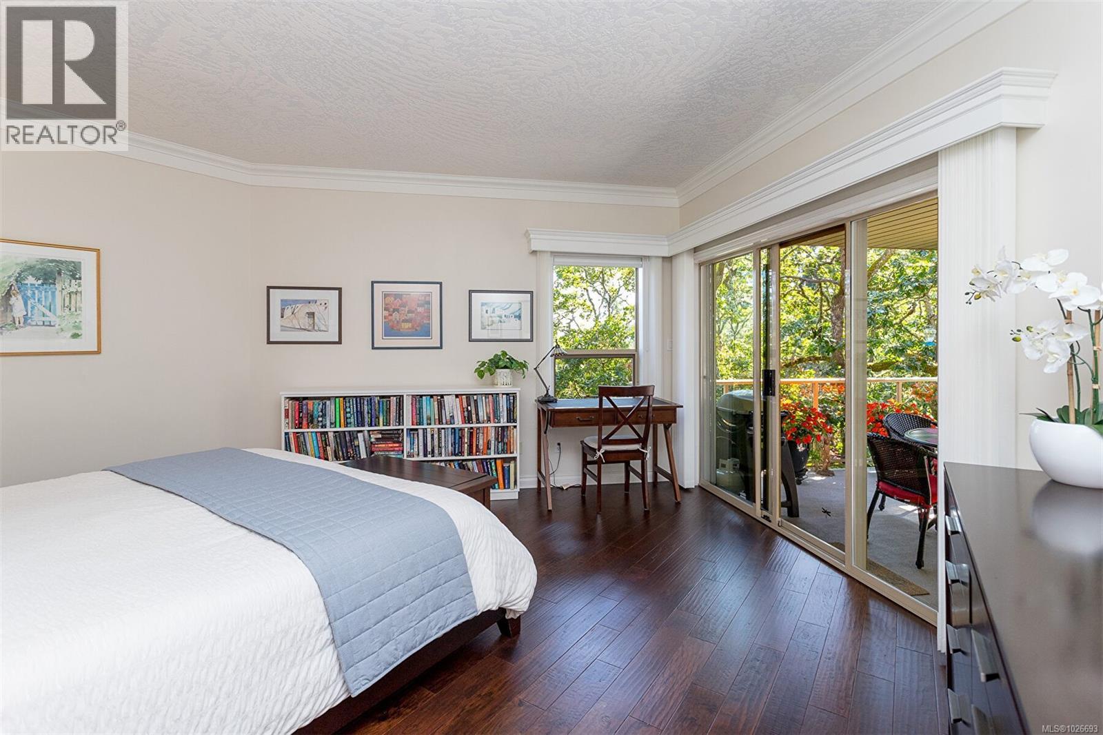 4 910 Maltwood Terrace, Saanich