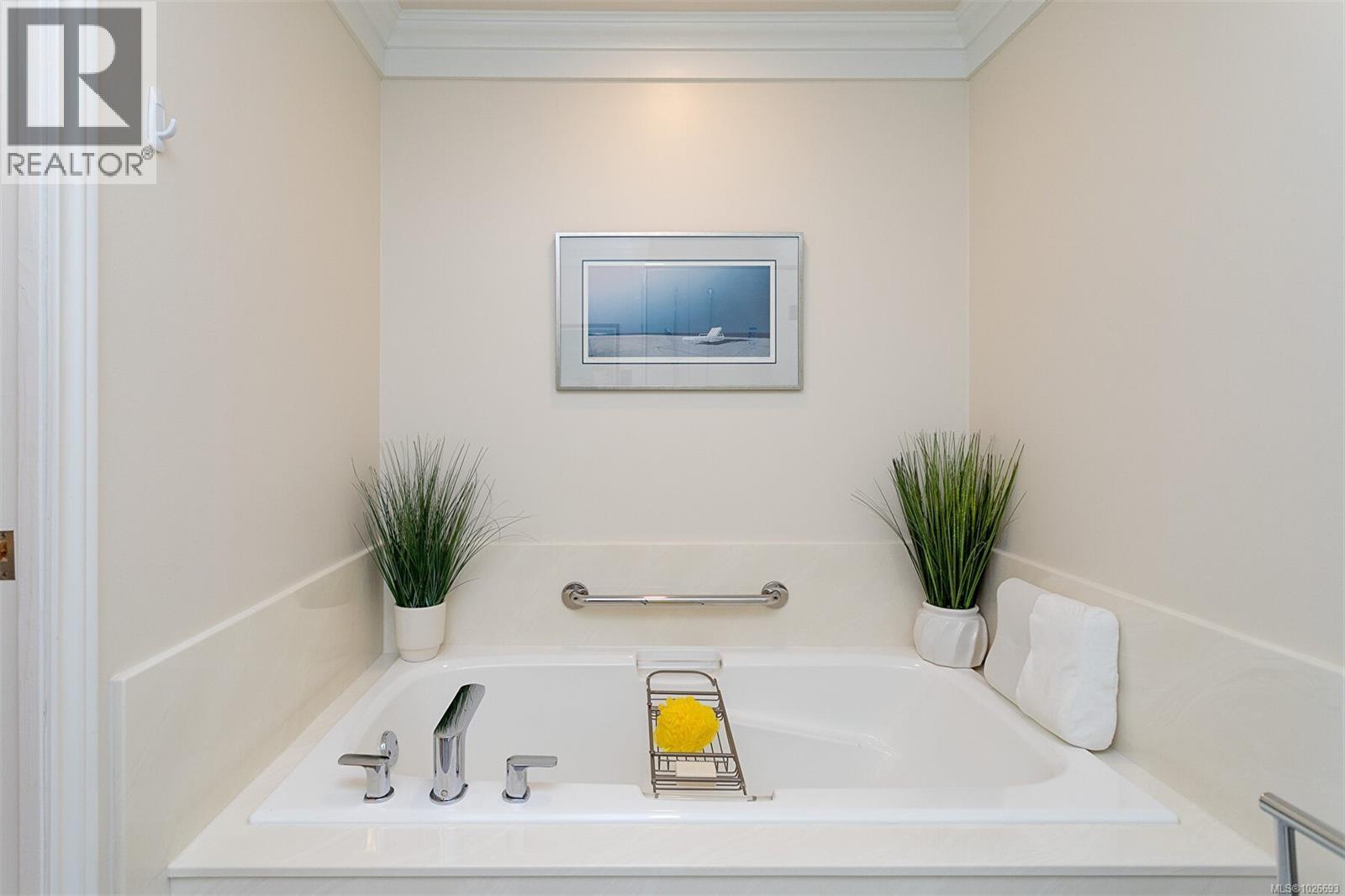 4 910 Maltwood Terrace, Saanich