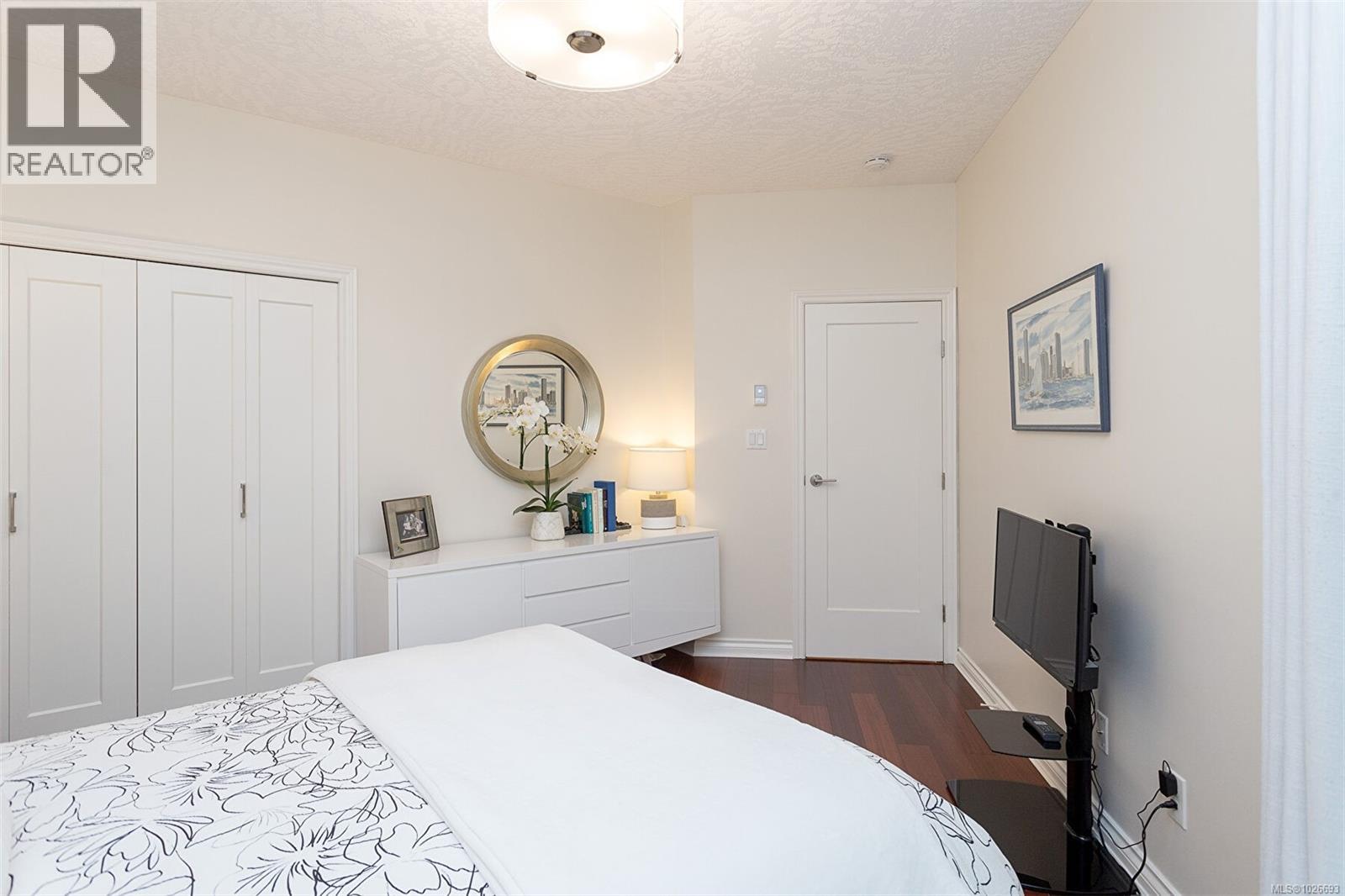 4 910 Maltwood Terrace, Saanich