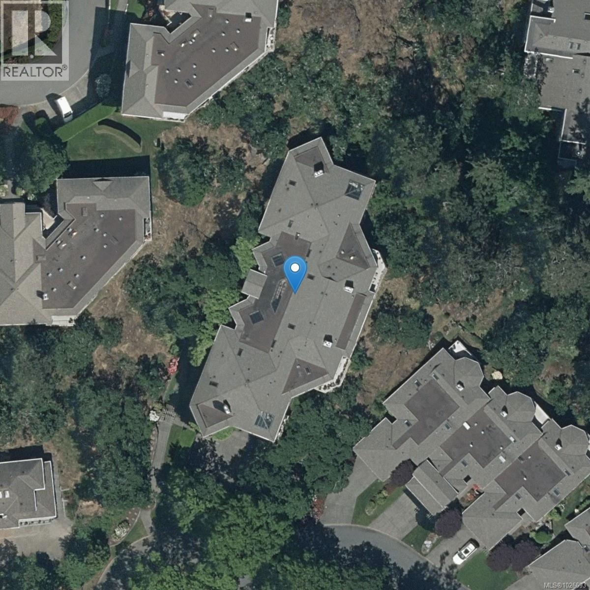 4 910 Maltwood Terrace, Saanich