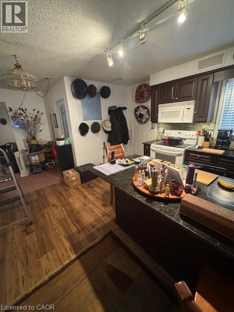 92 BLENHEIM DRIVE - 23