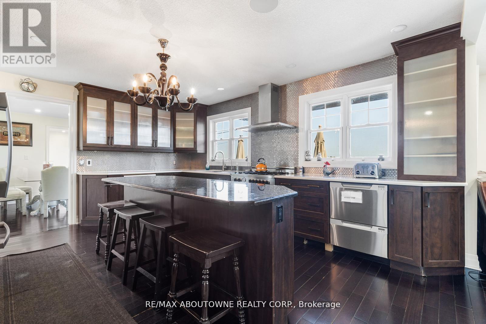 1073 NORTH SERVICE ROAD - 16