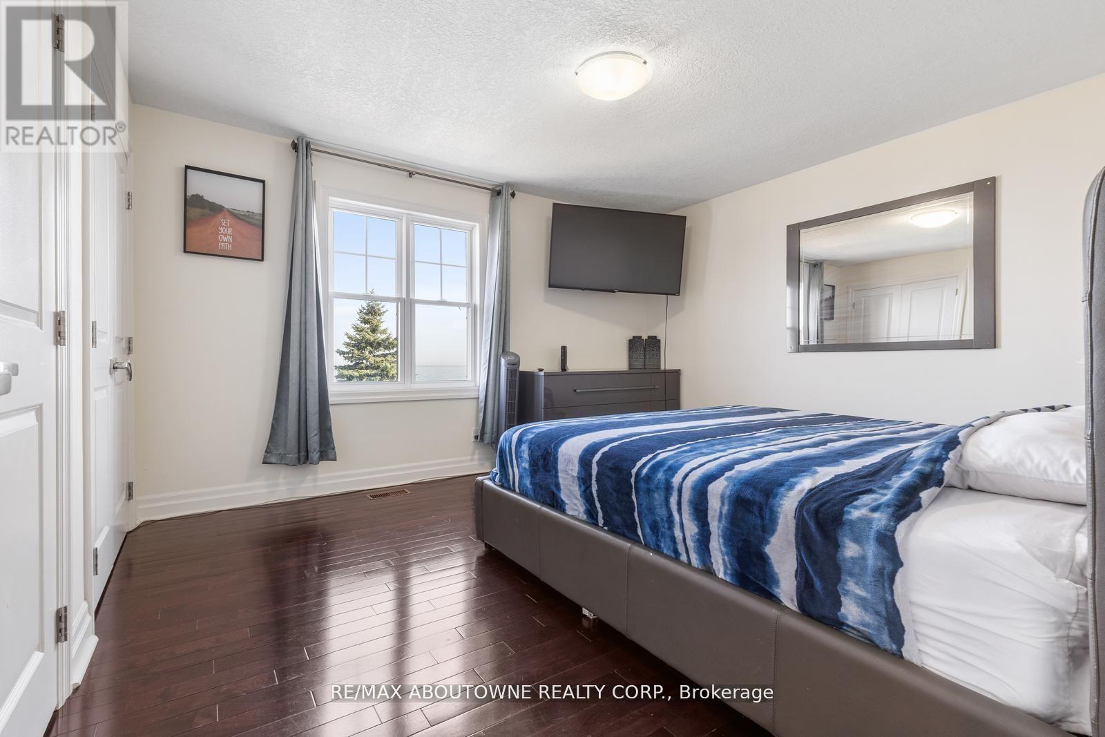 1073 NORTH SERVICE ROAD - 27