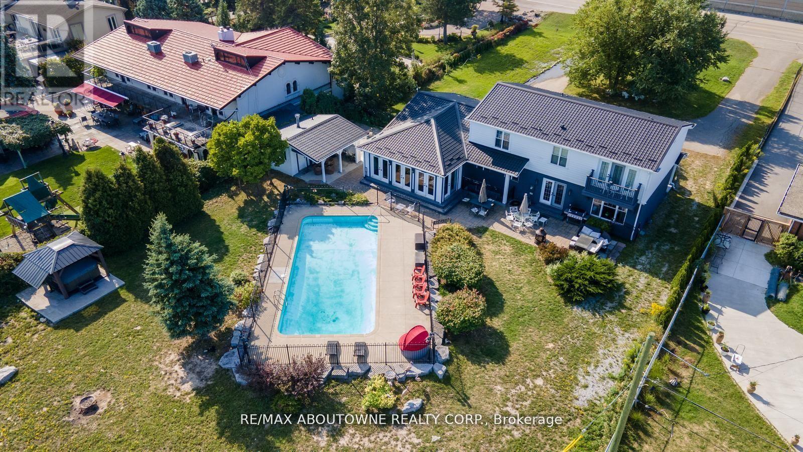 1073 NORTH SERVICE ROAD - 3