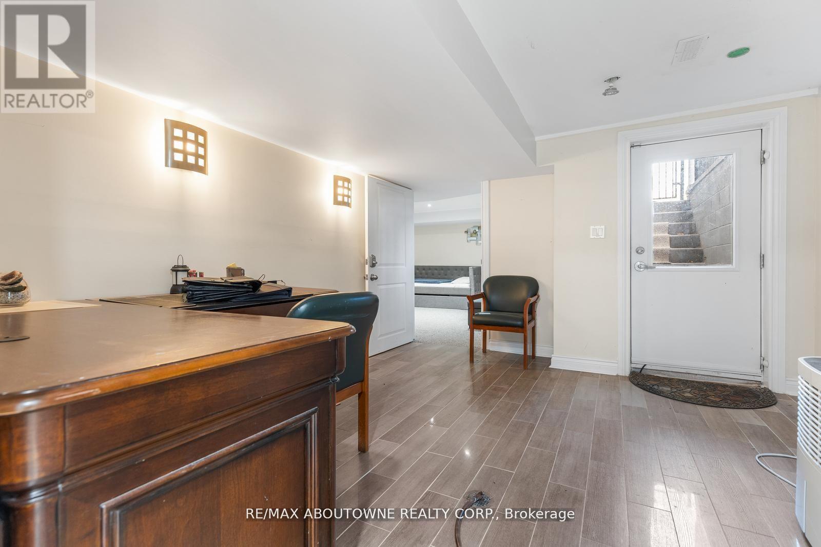 1073 NORTH SERVICE ROAD - 36