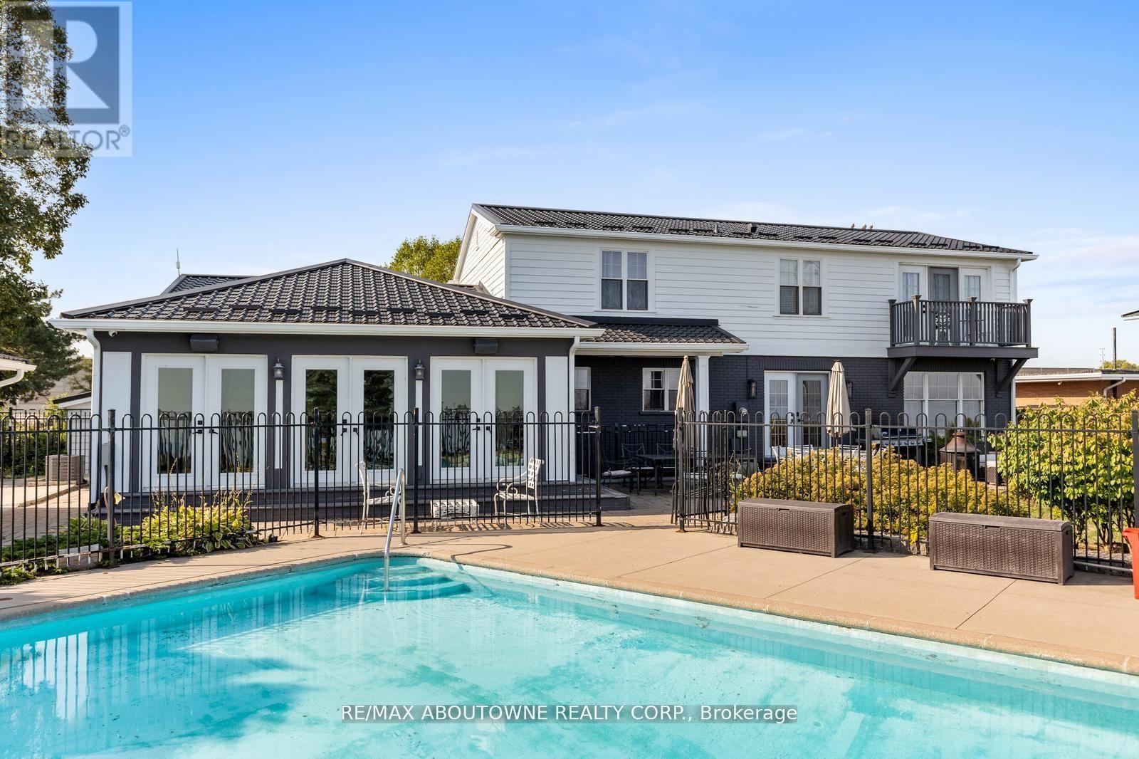 1073 NORTH SERVICE ROAD - 38