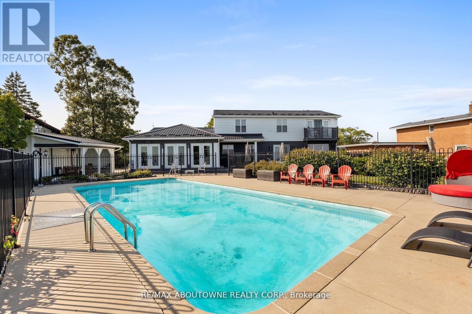 1073 NORTH SERVICE ROAD - 39