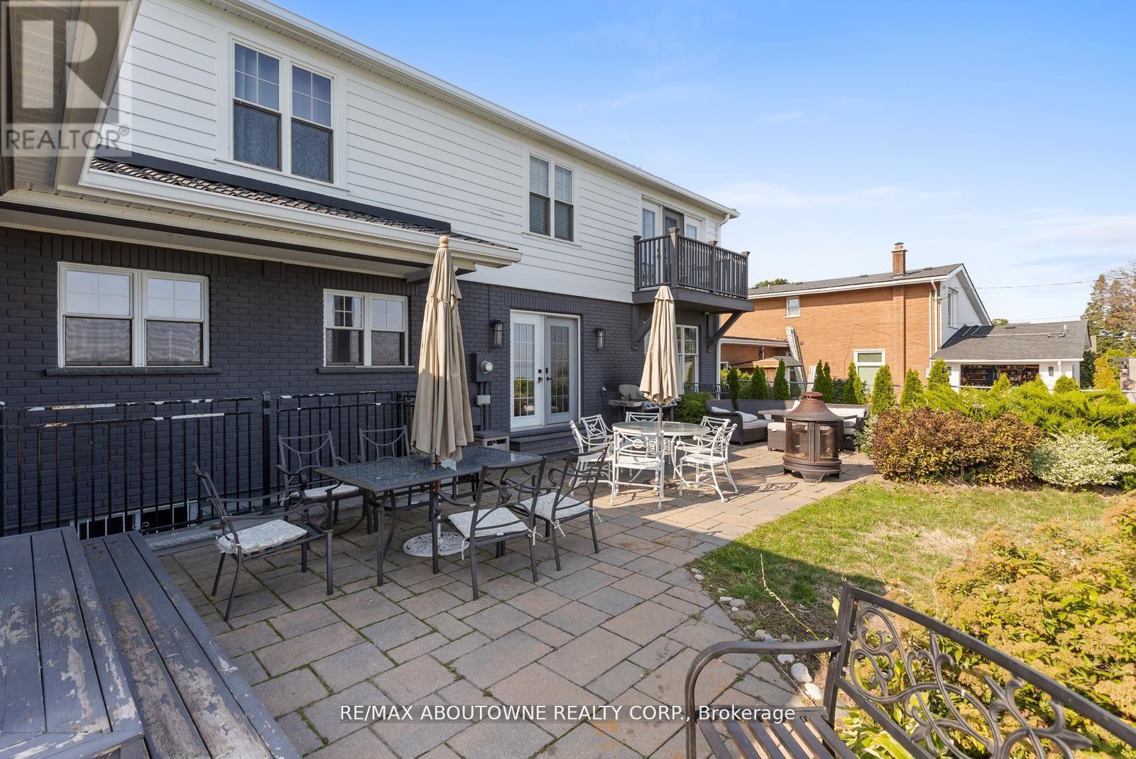 1073 NORTH SERVICE ROAD - 43