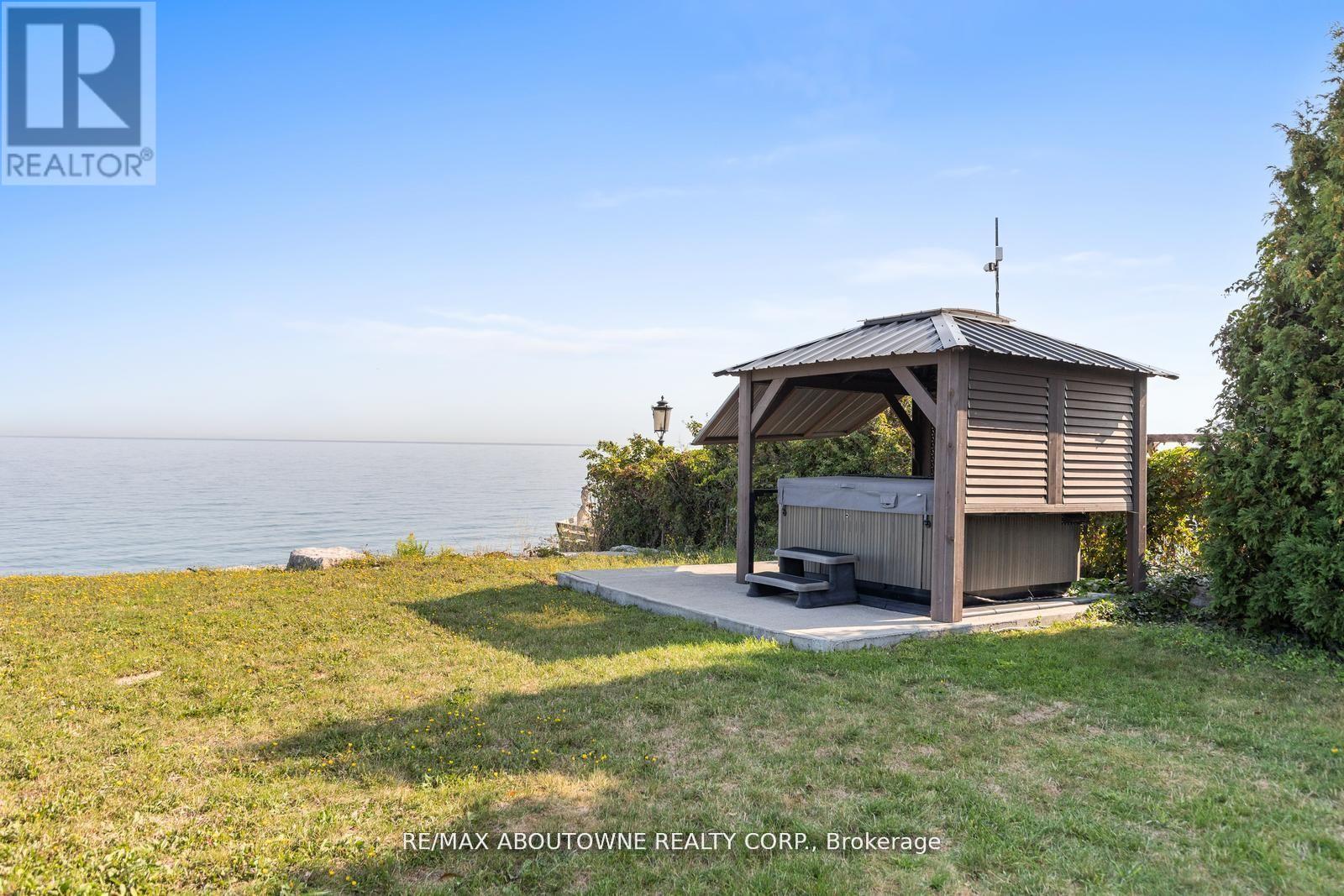 1073 NORTH SERVICE ROAD - 44