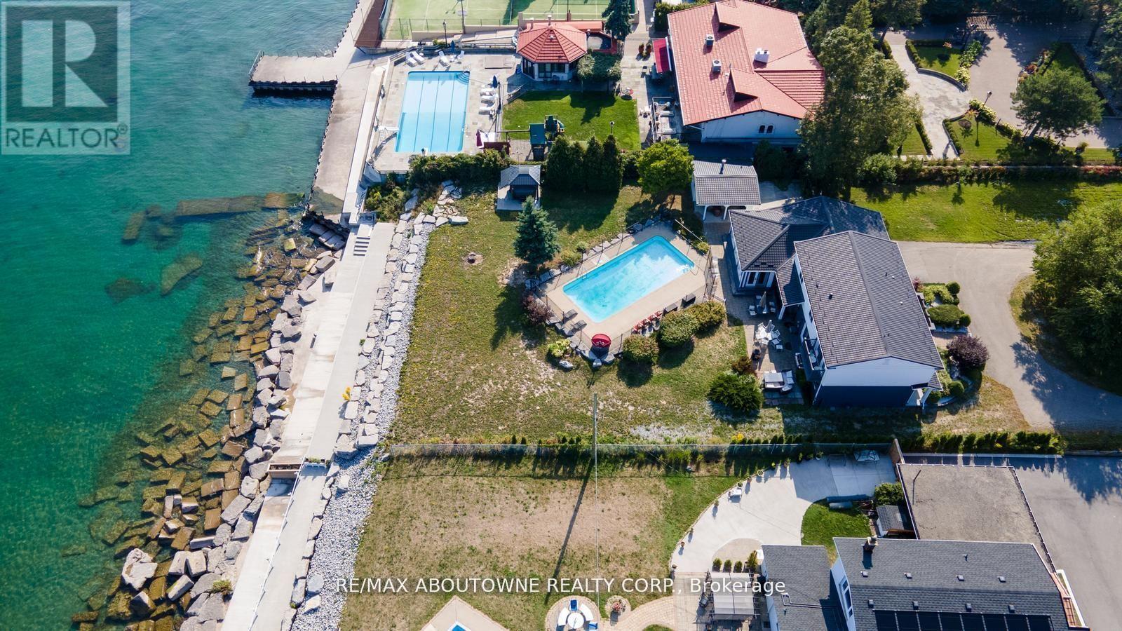 1073 NORTH SERVICE ROAD - 47
