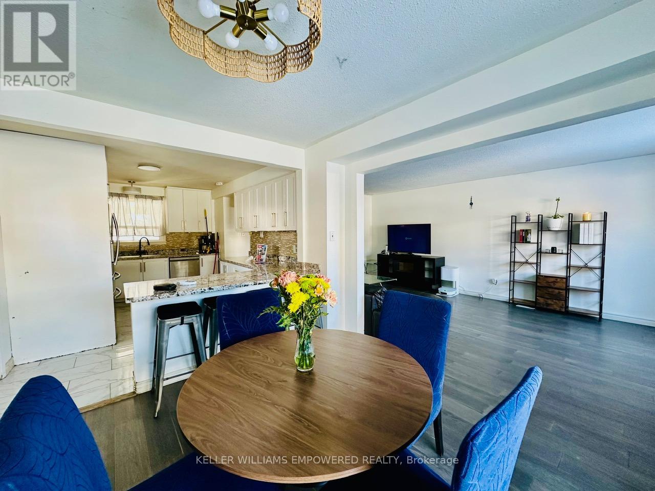 52 ENDSLEIGH CRESCENT - Photo 3 of 32, Toronto (Pleasant View), Ontario