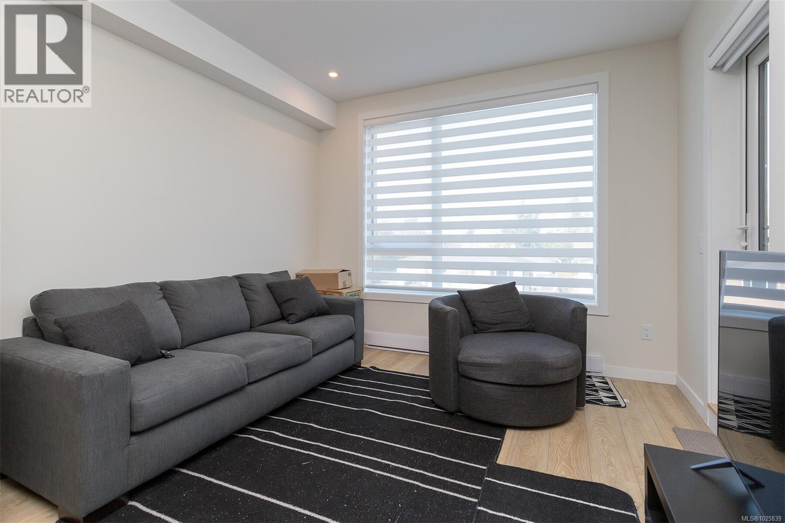 209 1588 North Dairy Road, Saanich