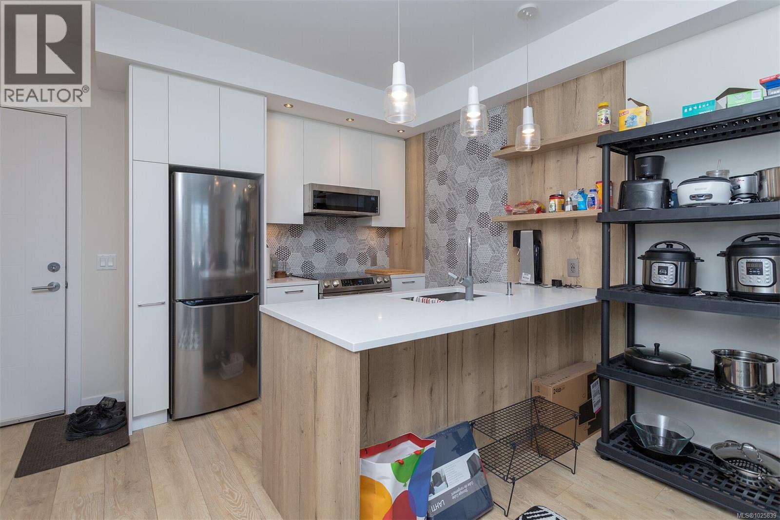 209 1588 North Dairy Road, Saanich